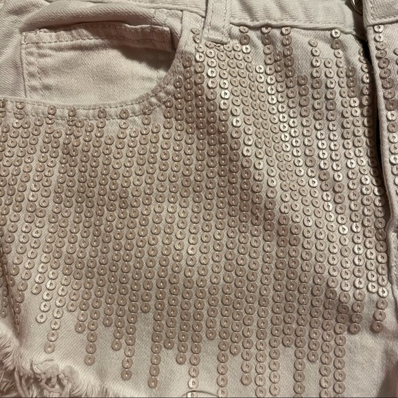 White denim shorts w/ sequin detail 🌼 - Picture 7 of 7